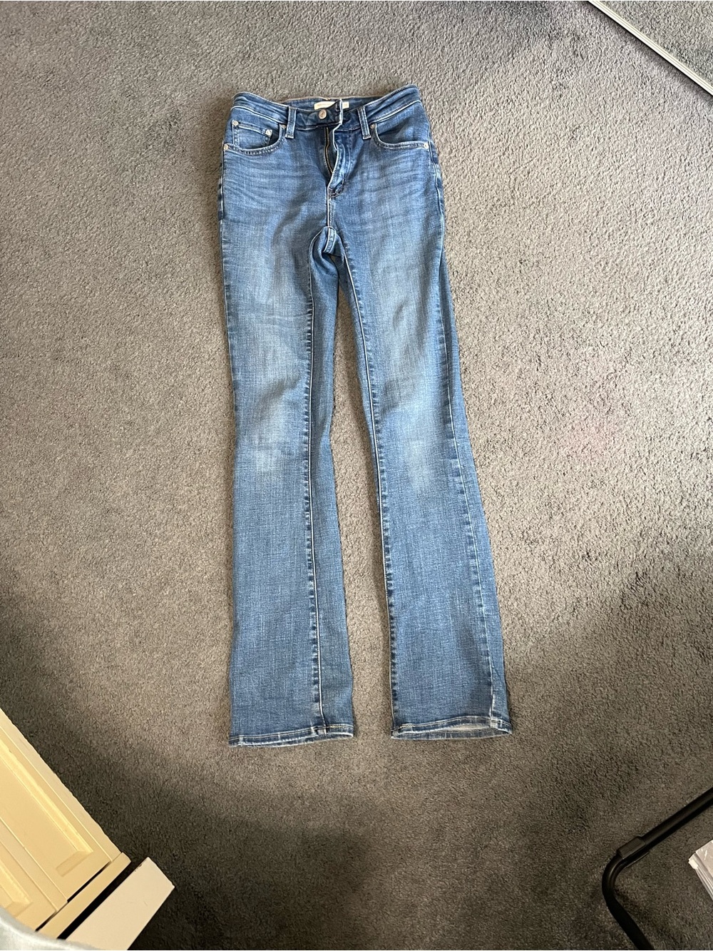 Levi 725 High Rise Bootcut Jeans